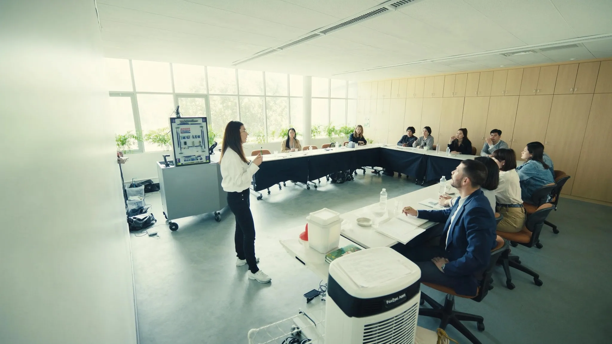 Training an einem U-förmigen Tisch